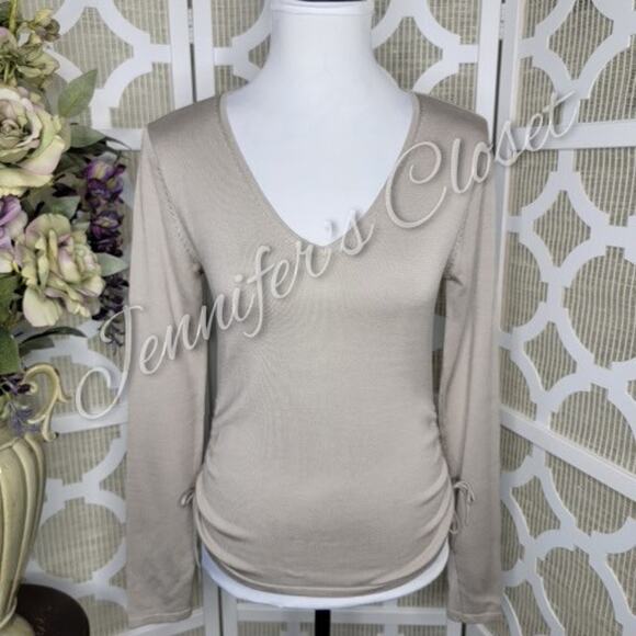Banana Republic Stretch Tan Silk V Neck Side Ties Long Sleeve Sweater Size Small - Picture 1 of 9